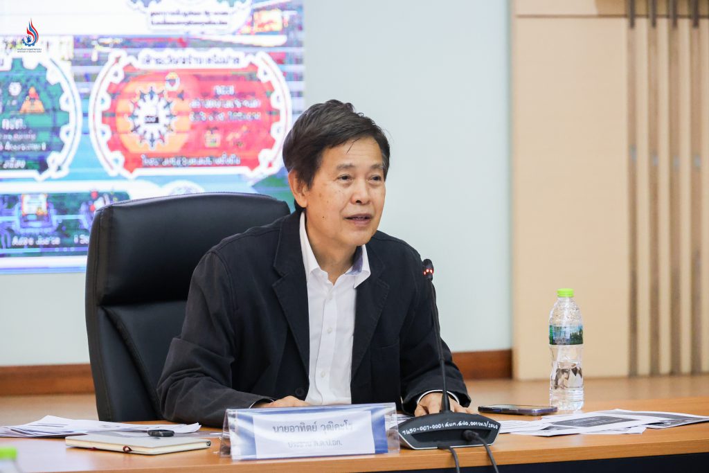 นายอาทิตย์ วุฒิคะโร อดีตปลัดกระทรวงอุตสาหกรรม ในฐานะประธาน ค.ต.ป.อก. เป็นประธานการประชุม