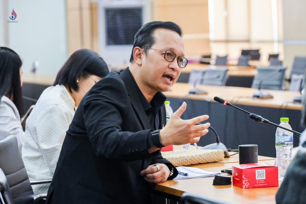 นายธีรทัศน์ อิศรางกูร ณ อยุธยา รองอธิบดีกรมโรงงานอุตสาหกรรม