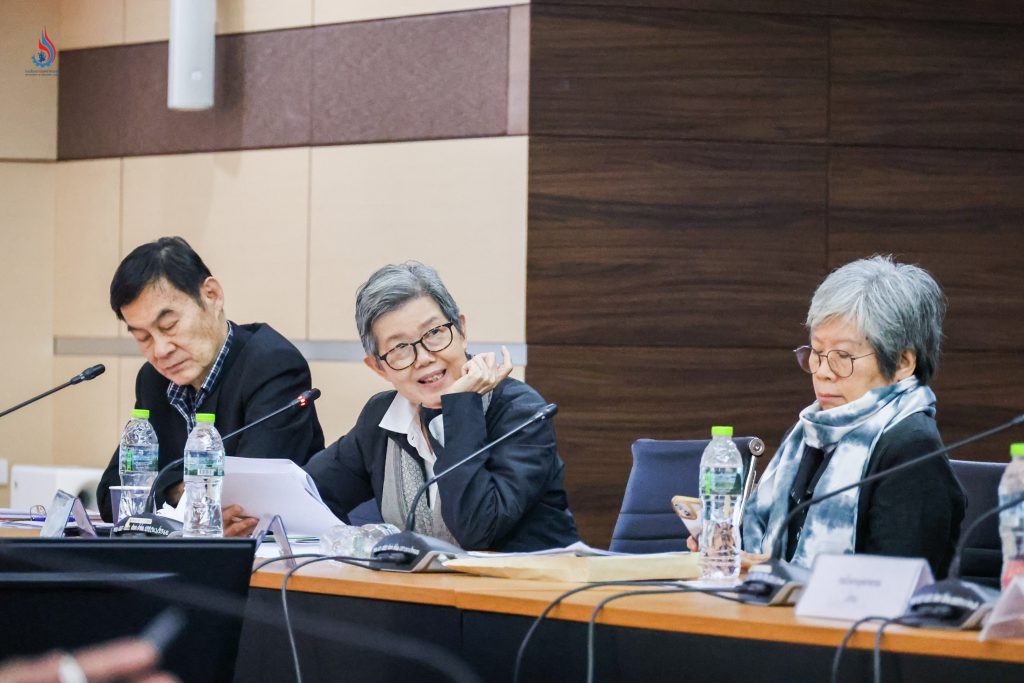 ค.ต.ป.อก.-นายอุดม วงศ์วิวัฒน์ไชย อดีตรองปลัดกระทรวงอุตสาหกรรม นางรัชดา อิสระเสนารักษ์ อดีตผู้ตรวจราชการกระทรวงอุตสาหกรรม และนางสาวนิสากร จึงเจริญธรรม อดีตอธิบดีกรมวิทยาศาสตร์บริการ