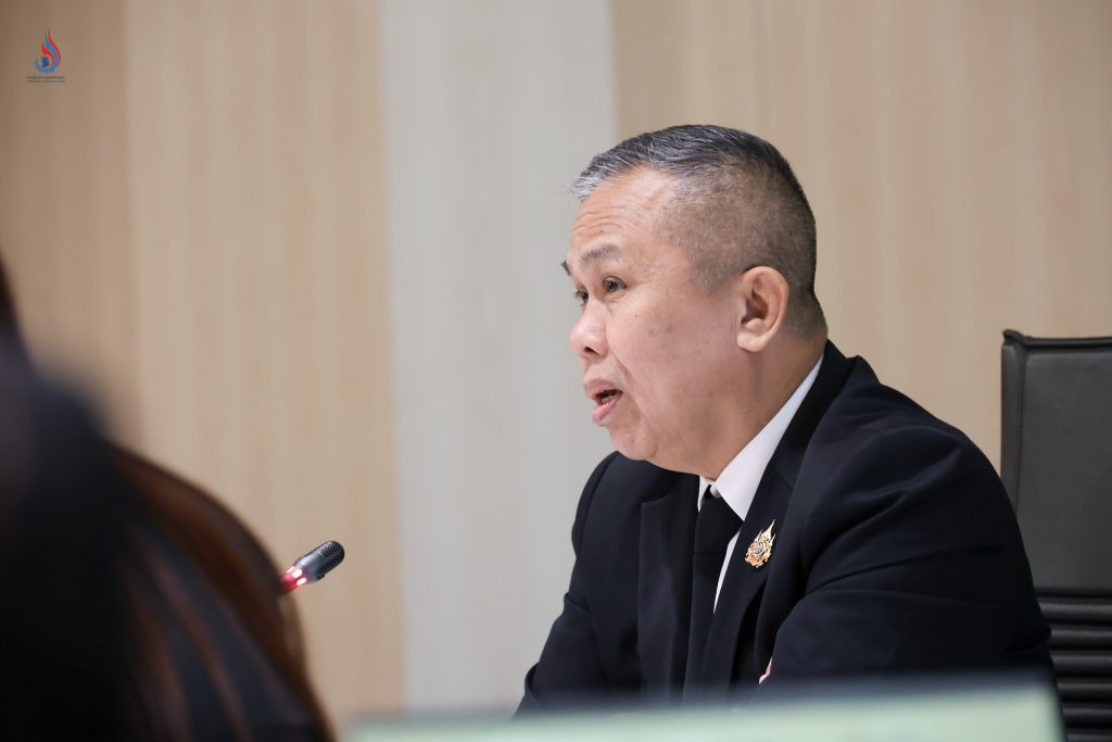 พลตำรวจตรี รมย์สิทธิ วีริยาสรร ประธานคณะอนุกรรมาธิการ เป็นประธานการประชุม 