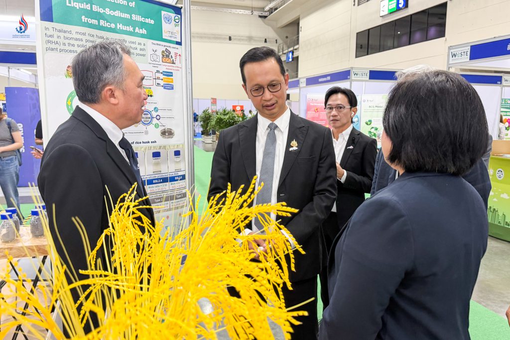 นายธีรทัศน์ อิศรางกูร ณ อยุธยา รองอธิบดีกรมโรงงานอุตสาหกรรม 