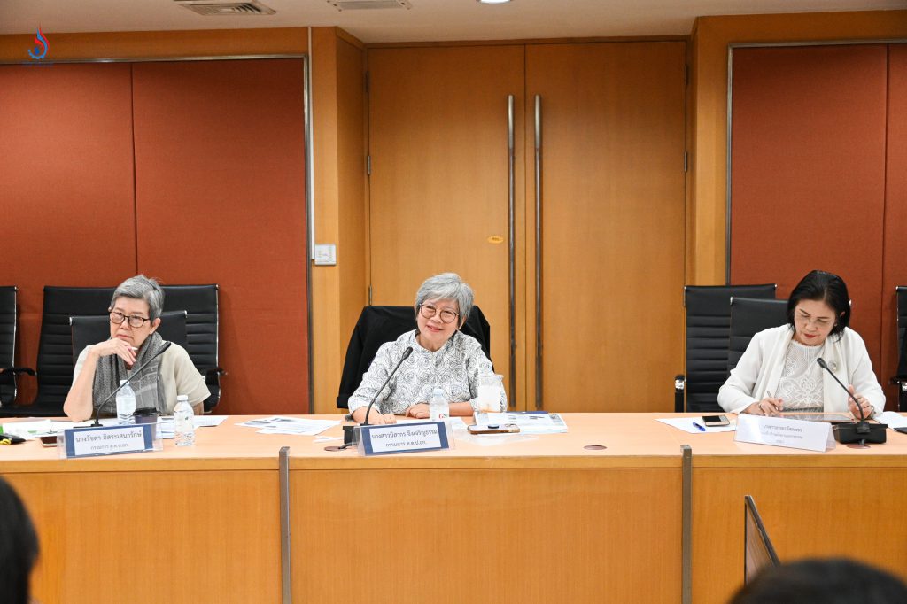 (ซ้าย-ขวา) นางรัชดา อิสระเสนารักษ์ อดีตผู้ตรวจราชการกระทรวงอุตสาหกรรม และนางสาวนิสากร จึงเจริญธรรม อดีตอธิบดีกรมวิทยาศาสตร์บริการ