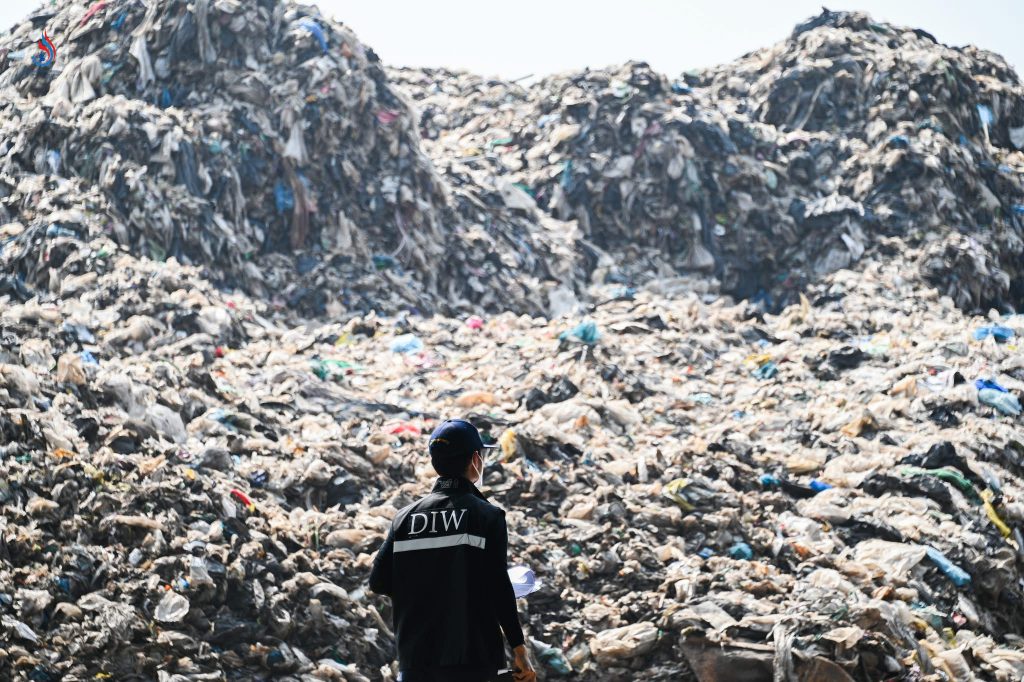 “บ่อขยะชุมชนหนามแดง” ในตำบลหนามแดง อำเภอเมืองฉะเชิงเทรา จังหวัดฉะเชิงเทรา