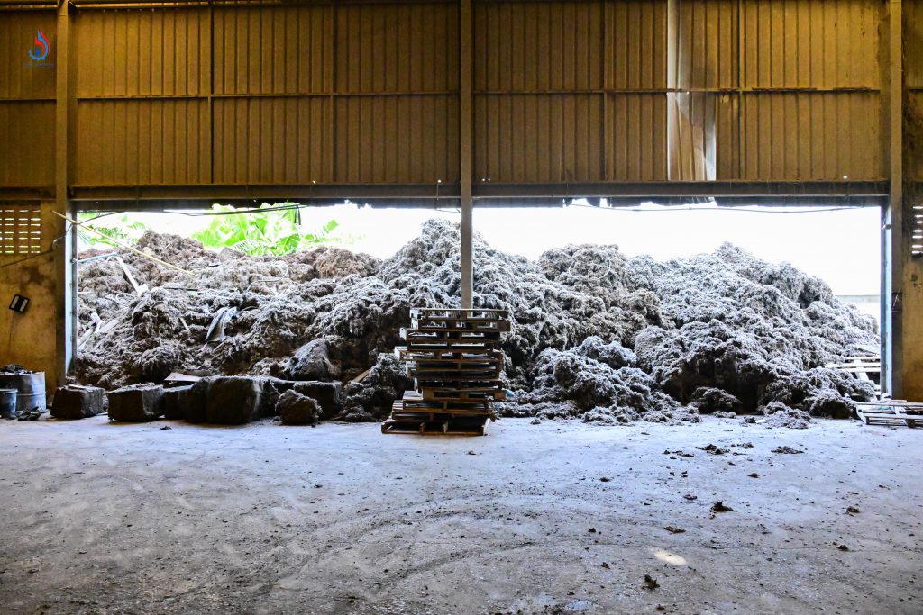 พบการประกอบกิจการบดย่อยเศษยางรถยนต์ และอัดก้อนเศษลวดจากยางรถยนต์