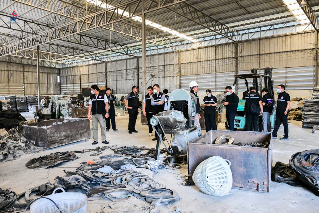 ลงพื้นที่โรงงานรีไซเคิลแห่งหนึ่ง ในตำบลบางปลา อำเภอบางพลี จังหวัดสมุทรปราการ เข้าข่ายความผิดข้อหาตั้งและประกอบกิจการโรงงานโดยไม่ได้รับอนุญาต