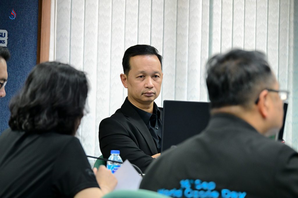 นายธีรทัศน์ อิศรางกูร ณ อยุธยา รองอธิบดีกรมโรงงานอุตสาหกรรม ประธานการประชุมฯ