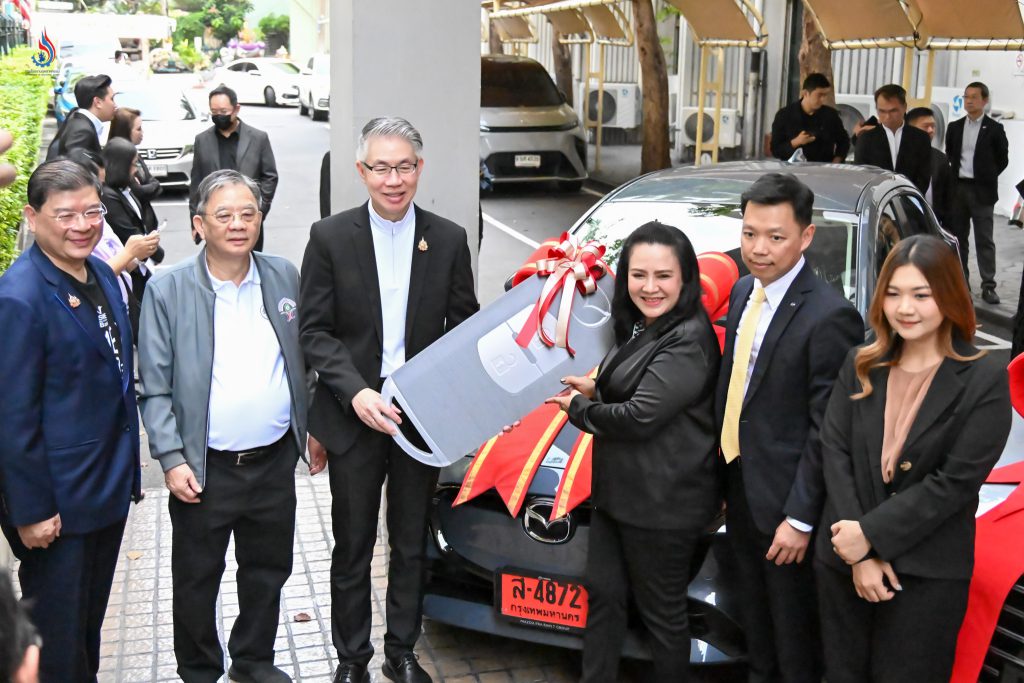 รถยนต์ MAZDA 2 Essential 1.3 Ultra Sport ได้แก่ นายสุภาวดี ยืนยั่ง จังหวัดชุมพร