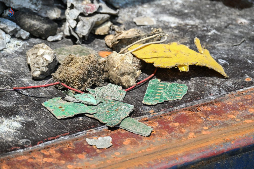 ผลการตรวจสอบพบเศษอลูมิเนียมบดย่อย ปะปนเศษแผงวงจรอิเล็กทรอนิกส์ ฟองน้ำ สายไฟ ยางรถยนต์ และพลาสติก เข้าข่ายเป็นของเสียอันตราย และของเสียเคมีวัตถุ 