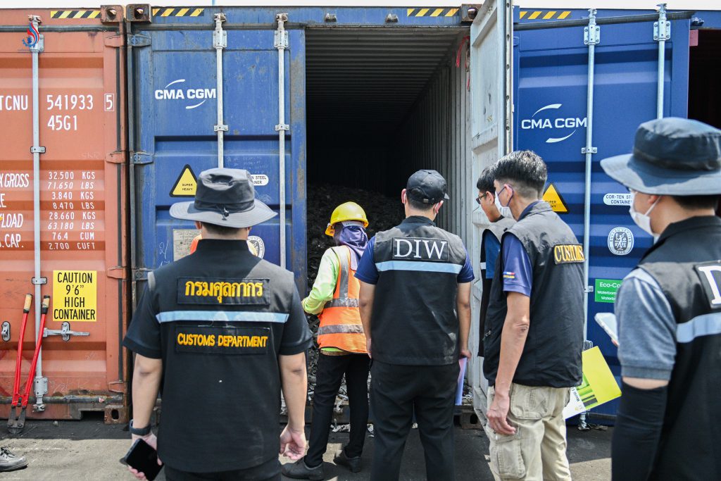 สำนักงานศุลกากรท่าเรือแหลมฉบังดำเนินการอายัดตู้สินค้าขาเข้า สำแดงชนิดสินค้าเป็นเศษอลูมิเนียม (Aluminum Scrap) น้ำหนัก 110,441 กิโลกรัม รวมจำนวน 5 ตู้สินค้า