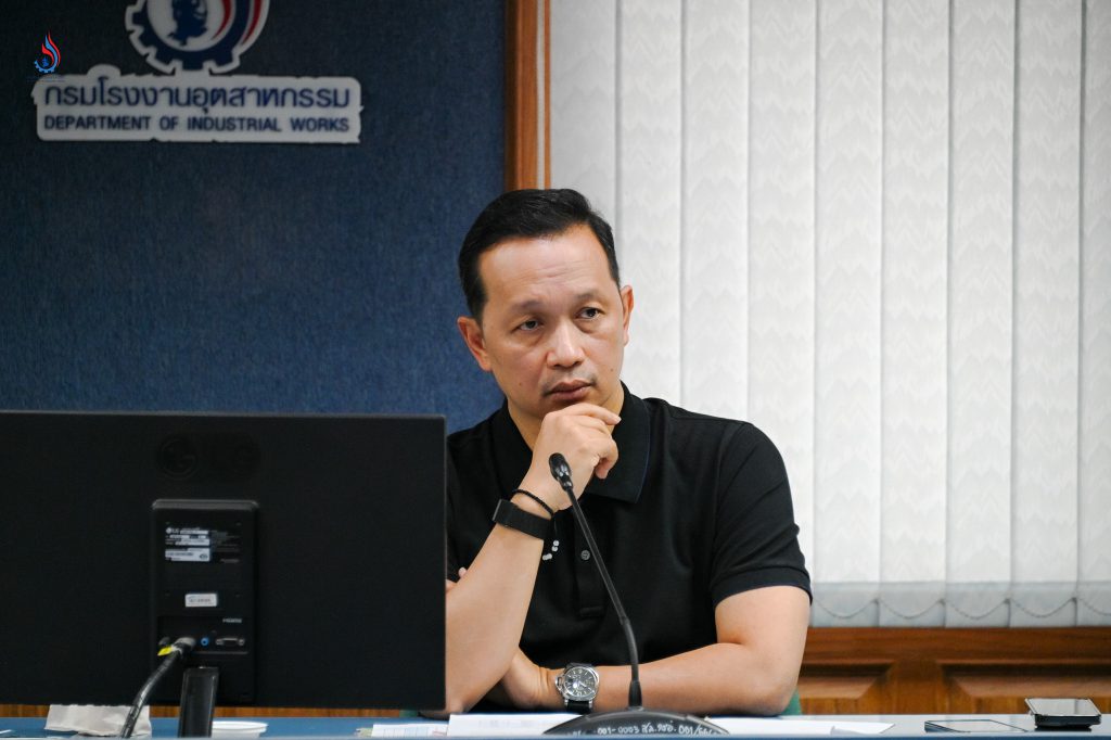 นายธีรทัศน์ อิศรางกูร ณ อยุธยา รองอธิบดีกรมโรงงานอุตสาหกรรม เป็นประธานการประชุม