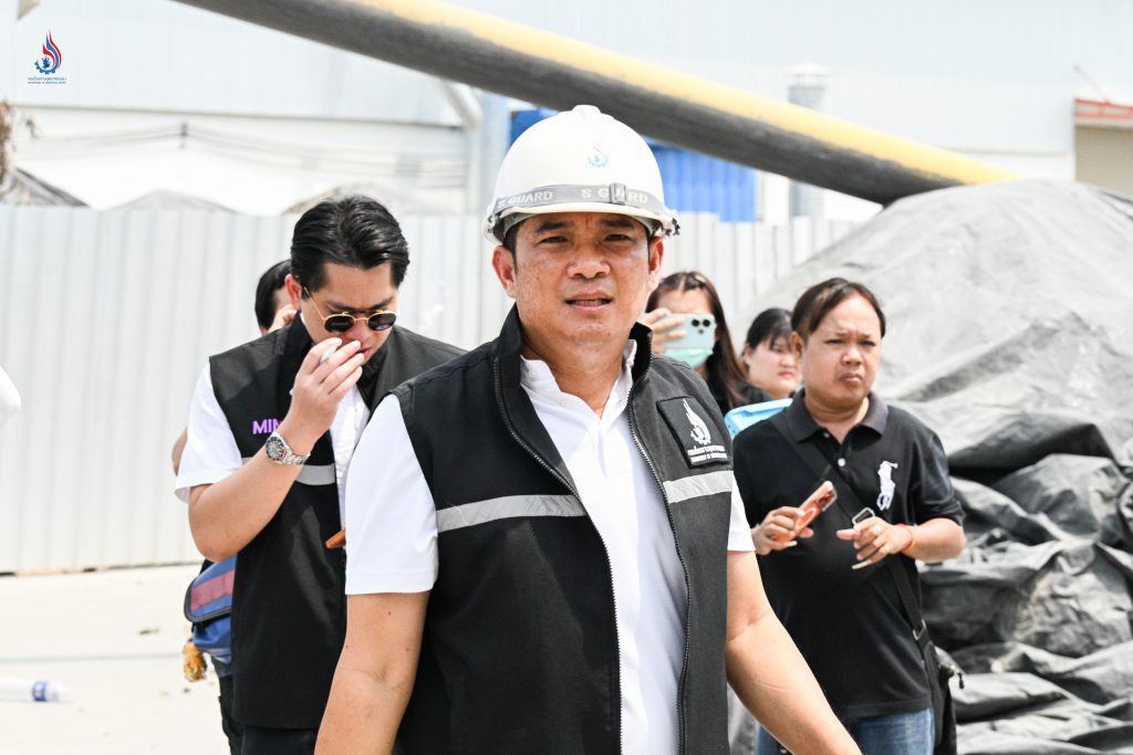 นายประสม ดำรงพงษ์ ผู้อำนวยการกองบริหารมาตรฐานระหว่างประเทศ สำนักงานมาตรฐานผลิตภัณฑ์อุตสาหกรรม ในฐานะรองหัวหน้าชุดเต็มเหนี่ยว