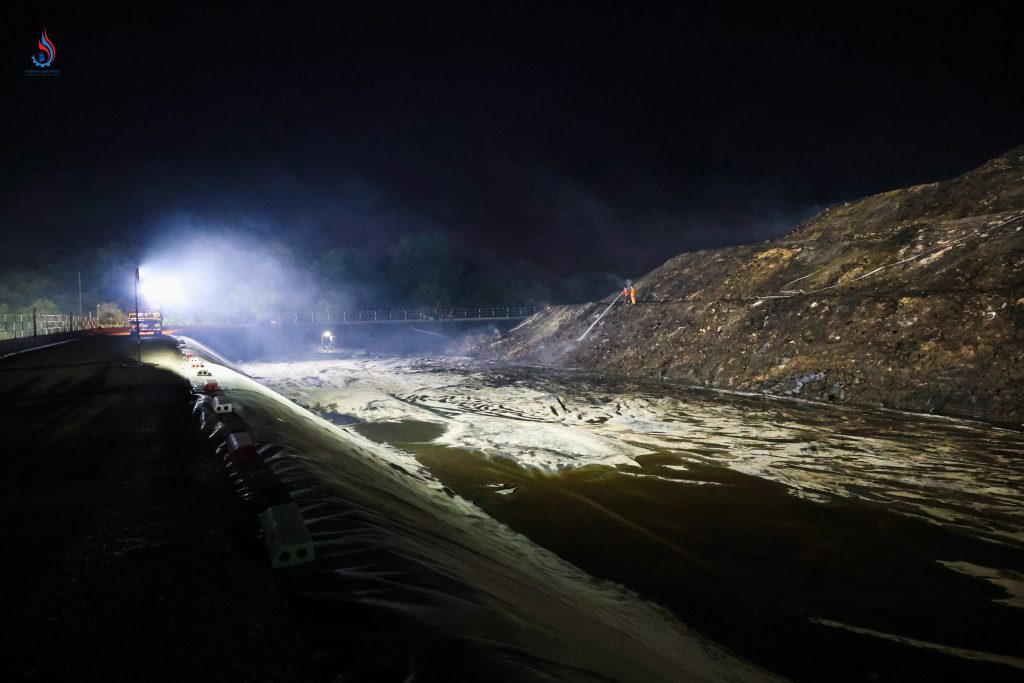 สั่งการให้บริษัทฯ ปรับปรุงซ่อมแซมหรือจัดหาผ้าใบปิดคลุมในส่วนที่เสียหายจากเหตุเพลิงไหม้ทั้งหมดและส่วนที่เชื่อมต่อให้มีสภาพปลอดภัยตามหลักเกณฑ์และเงื่อนไขที่ได้รับอนุญาต