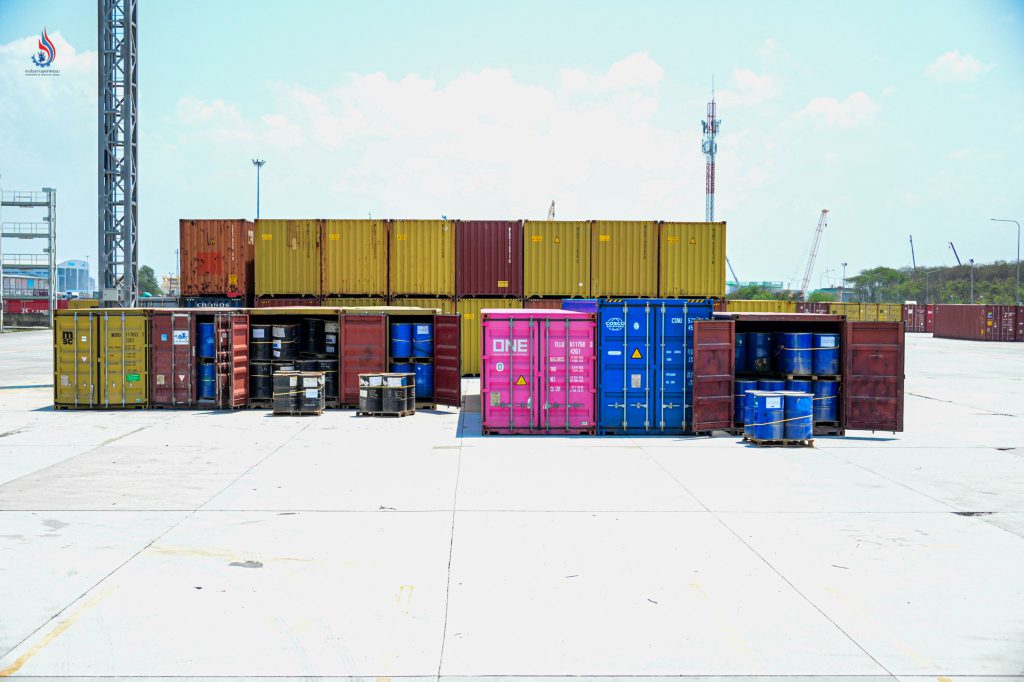 ตู้สินค้าต้องสงสัยนำเข้าจากประเทศคูเวต จำนวน 30 ตู้คอนเทนเนอร์ น้ำหนักรวมกว่า 375 ตัน