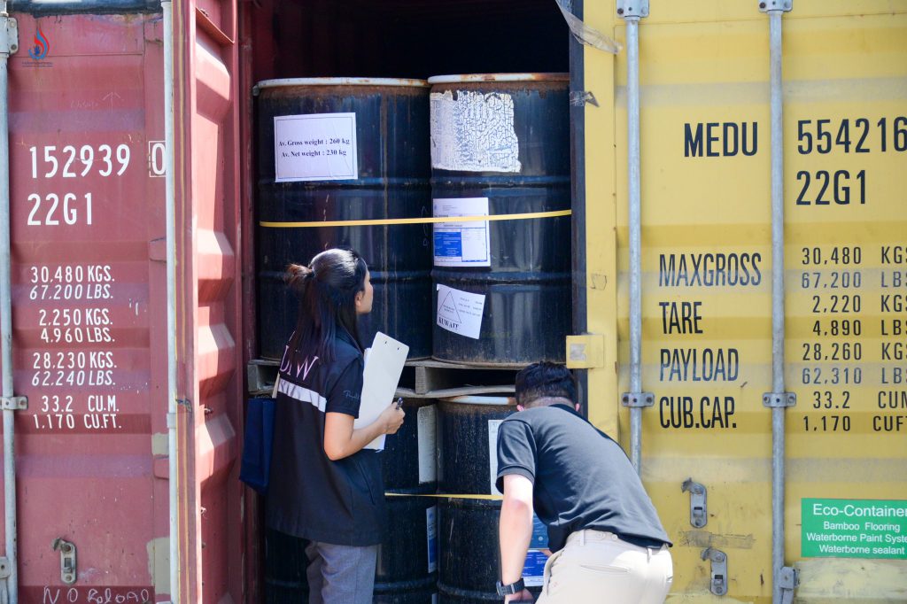 วัตถุอันตราย ชนิดที่ 3 ตามบัญชี 5.2 ของเสียเคมีวัตถุ ต้องควบคุมการเคลื่อนย้ายข้ามแดนอย่างเข้มงวดภายใต้พระราชบัญญัติวัตถุอันตราย พ.ศ. 2535 และที่แก้ไขเพิ่มเติม โดยต้องได้รับอนุญาตจากกรมโรงงานอุตสาหกรรมก่อนการนำเข้าหรือส่งออก ทั้งนี้ ทางบริษัทผู้นำเข้ายังไม่ได้รับอนุญาตแต่อย่างใด