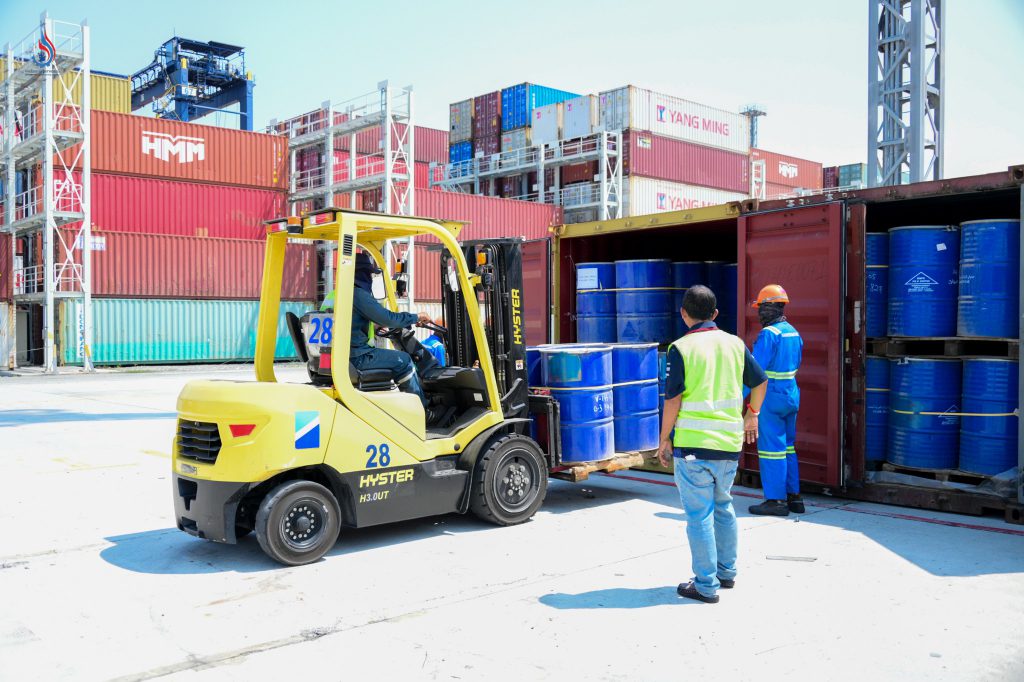สินค้าดังกล่าวไม่ใช่แร่ธรรมชาติธรรมดา แต่เข้าข่ายเป็น “กากของเสียอุตสาหกรรมหรือวัตถุอันตราย”
