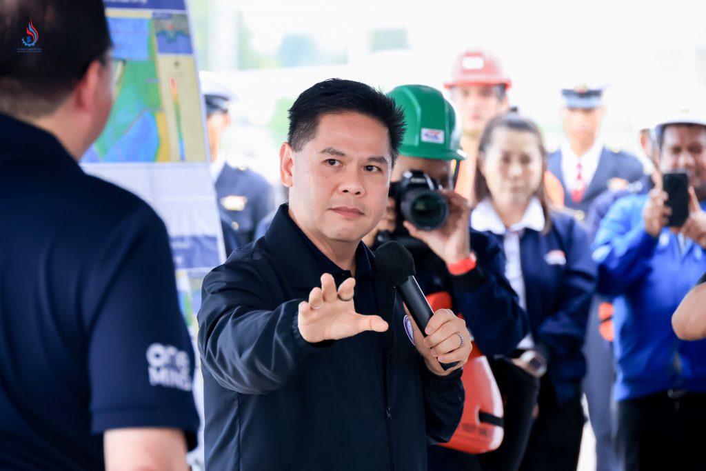 นายวราวุธ ศิลปอาชา รัฐมนตรีว่าการกระทรวงอุตสาหกรรม
