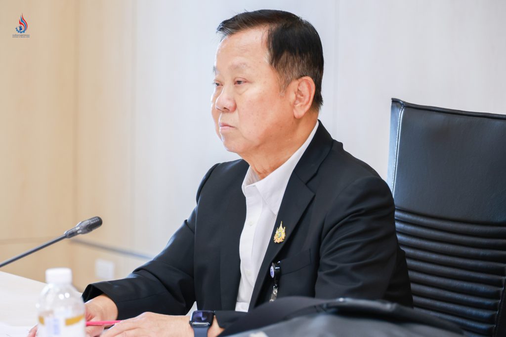 นายวิวรรธน์ ไกรพิสิทธิ์กุล ประธานคณะกรรมาธิการฯ เป็นประธานการประชุม