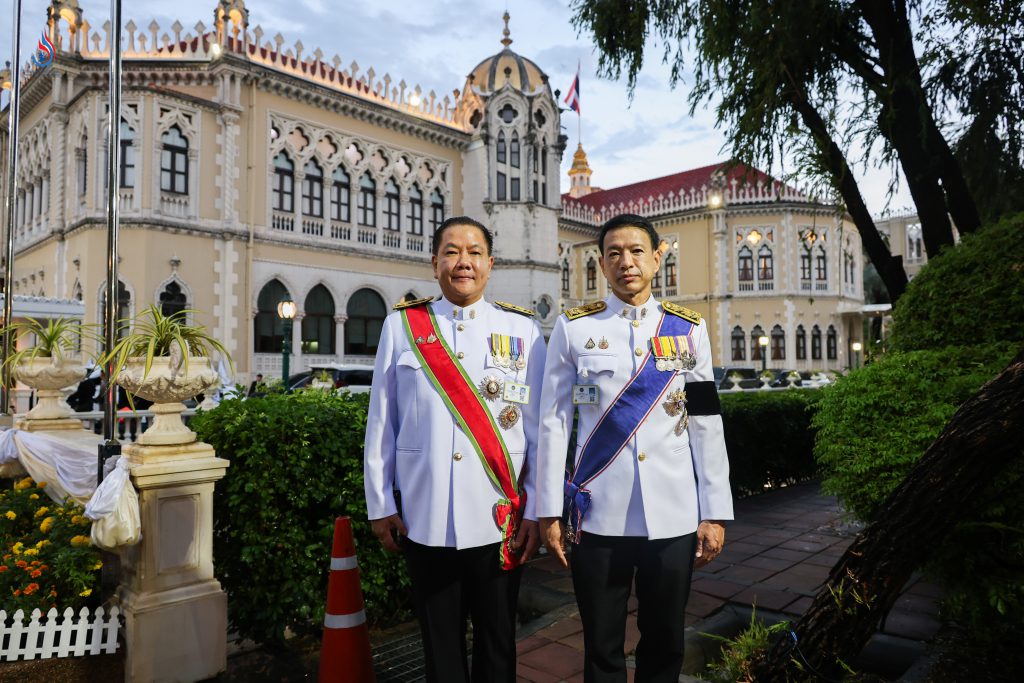 (ซ้าย-ขวา) นายพรยศ กลั่นกรอง อธิบดีกรมโรงงานอุตสาหกรรม และนายอดิทัต วะสีนนท์ อธิบดีกรมอุตสาหกรรมพื้นฐานและการเหมืองแร่