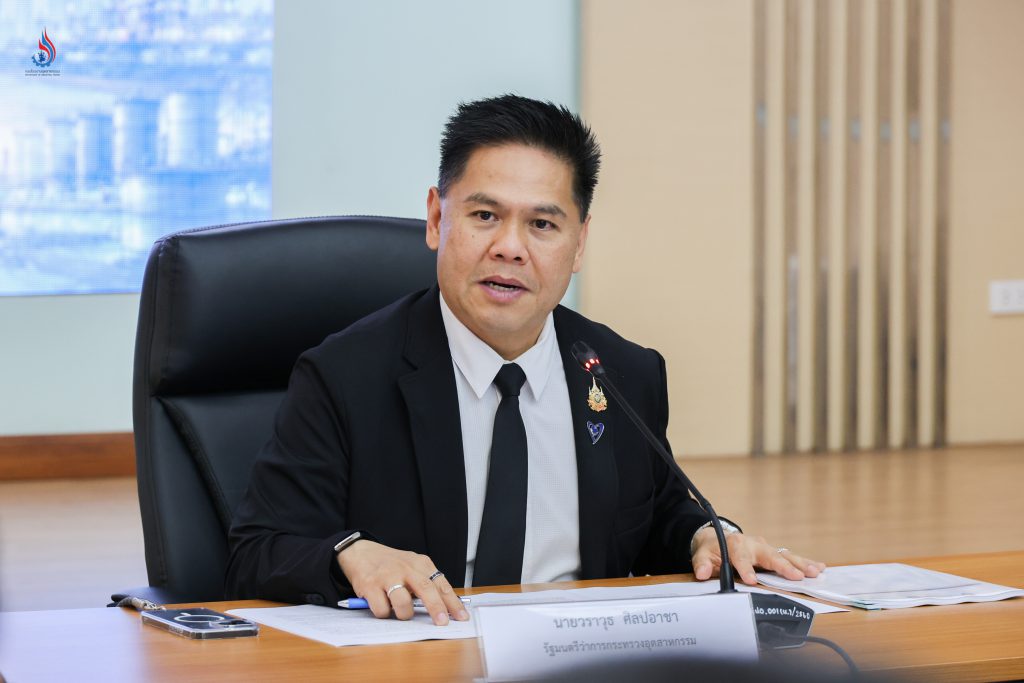 นายวราวุธ ศิลปอาชา รัฐมนตรีว่าการกระทรวงอุตสาหกรรม