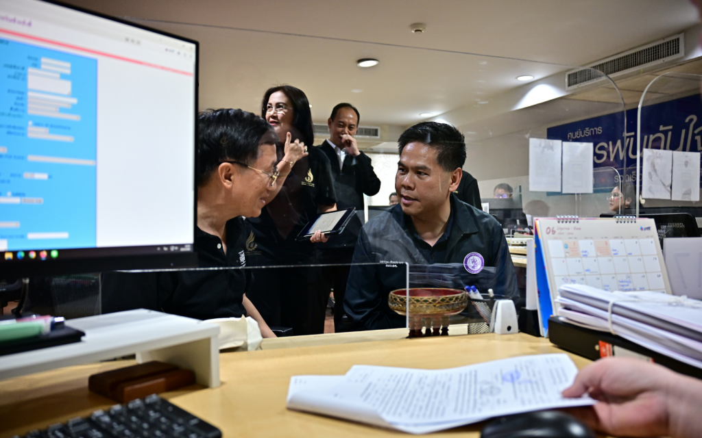 เยี่ยมชมศูนย์บริการสารพันทันใจ (Single Window) ซึ่งเป็นจุดบริการแบบเบ็ดเสร็จที่อำนวยความสะดวกผู้ประกอบการและประชาชนในการยื่นขออนุญาตและให้คำปรึกษาทางกฎหมายอย่างรวดเร็ว โปร่งใส