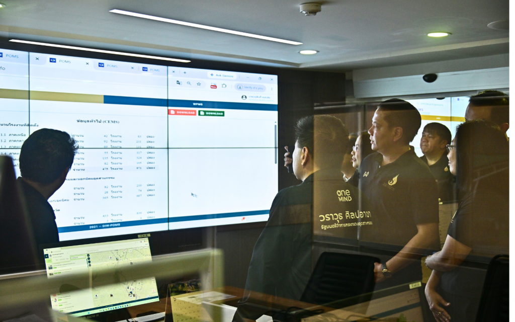 เยี่ยมชมศูนย์เฝ้าระวังสิ่งแวดล้อมอุตสาหกรรม (Industrial Environment Monitoring Center) ซึ่งเป็น War Room ควบคุมการตรวจวัดมลพิษระยะไกลแบบ Real-time ตลอด 24 ชั่วโมง