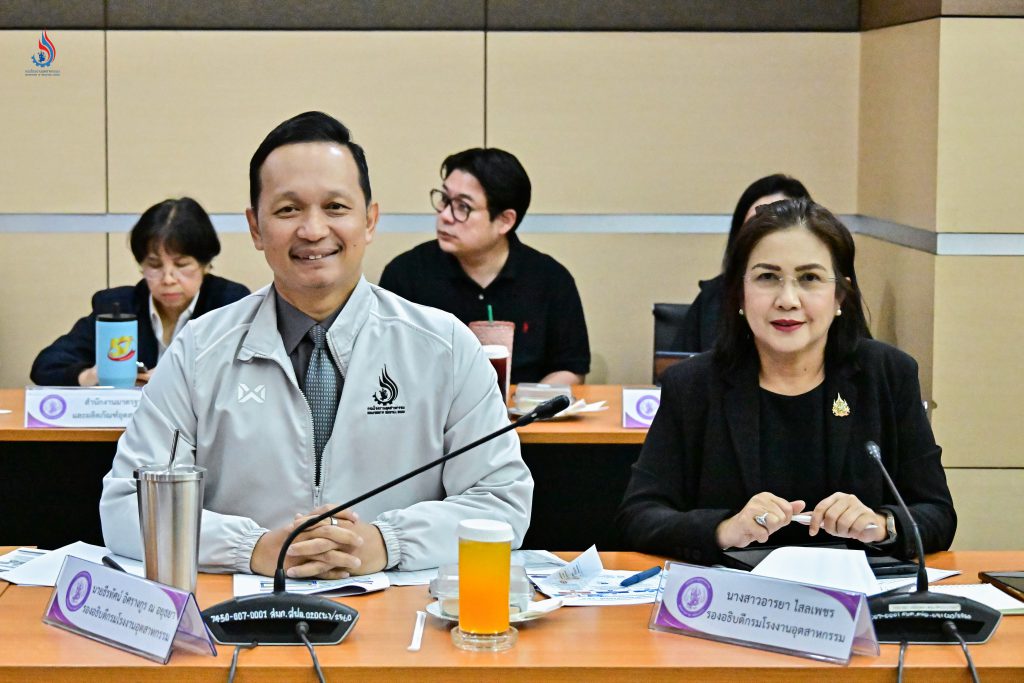 นายธีรทัศน์ อิศรางกูร ณ อยุธยา และนางสาวอารยา ไสลเพชร รองอธิบดีกรมโรงงานอุตสาหกรรม