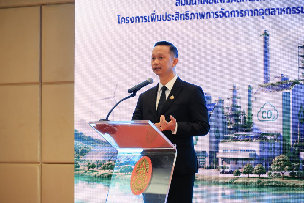 นายธีรทัศน์ อิศรางกูร ณ อยุธยา รองอธิบดีกรมโรงงานอุตสาหกรรม เป็นประธานในพิธีมอบรางวัล