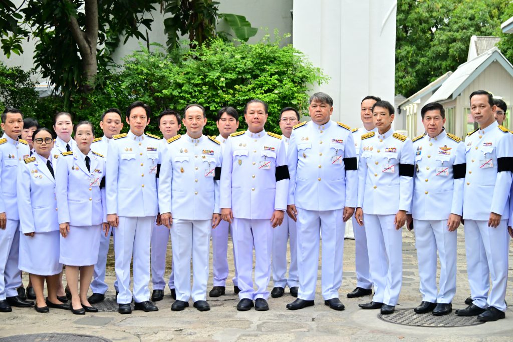คณะผู้บริหารและข้าราชการกรมโรงงานอุตสาหกรรม ร่วมด้วย นายสุนทร แก้วสว่าง รองปลัดกระทรวงอุตสาหกรรม นายวีรพงษ์ เอี่ยมเจริญชัย ผู้ตรวจราชการกระทรวงอุตสาหกรรม นายอดิทัต วะสีนนท์ อธิบดีกรมอุตสาหกรรมพื้นฐานและการเหมืองแร่ นายอานันท์ ฟักสังข์ และนายปณตสรรค์ สูจยานนท์ รองอธิบดีกรมอุตสาหกรรมพื้นฐานและการเหมืองแร่