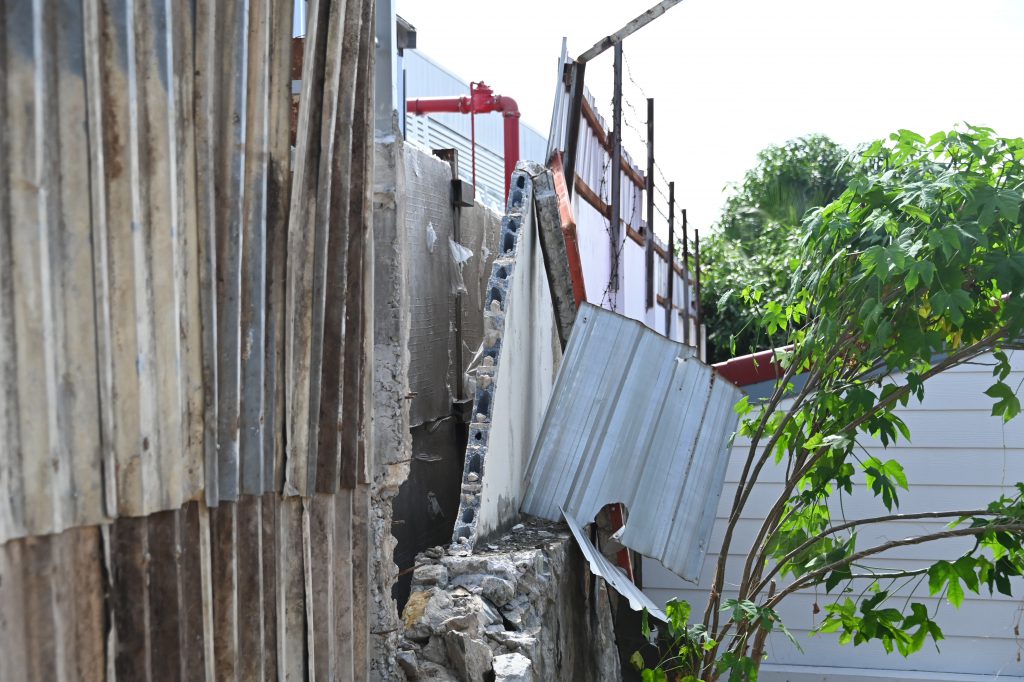 ตรวจสอบข้อเท็จจริงกรณีกองโฟมไหลทะลักเข้าบ้านเรือนประชาชนในชุมชนหมู่บ้านบุญรักษาวิว 2 ตำบลบ่อวิน อำเภอศรีราชา จังหวัดชลบุรี