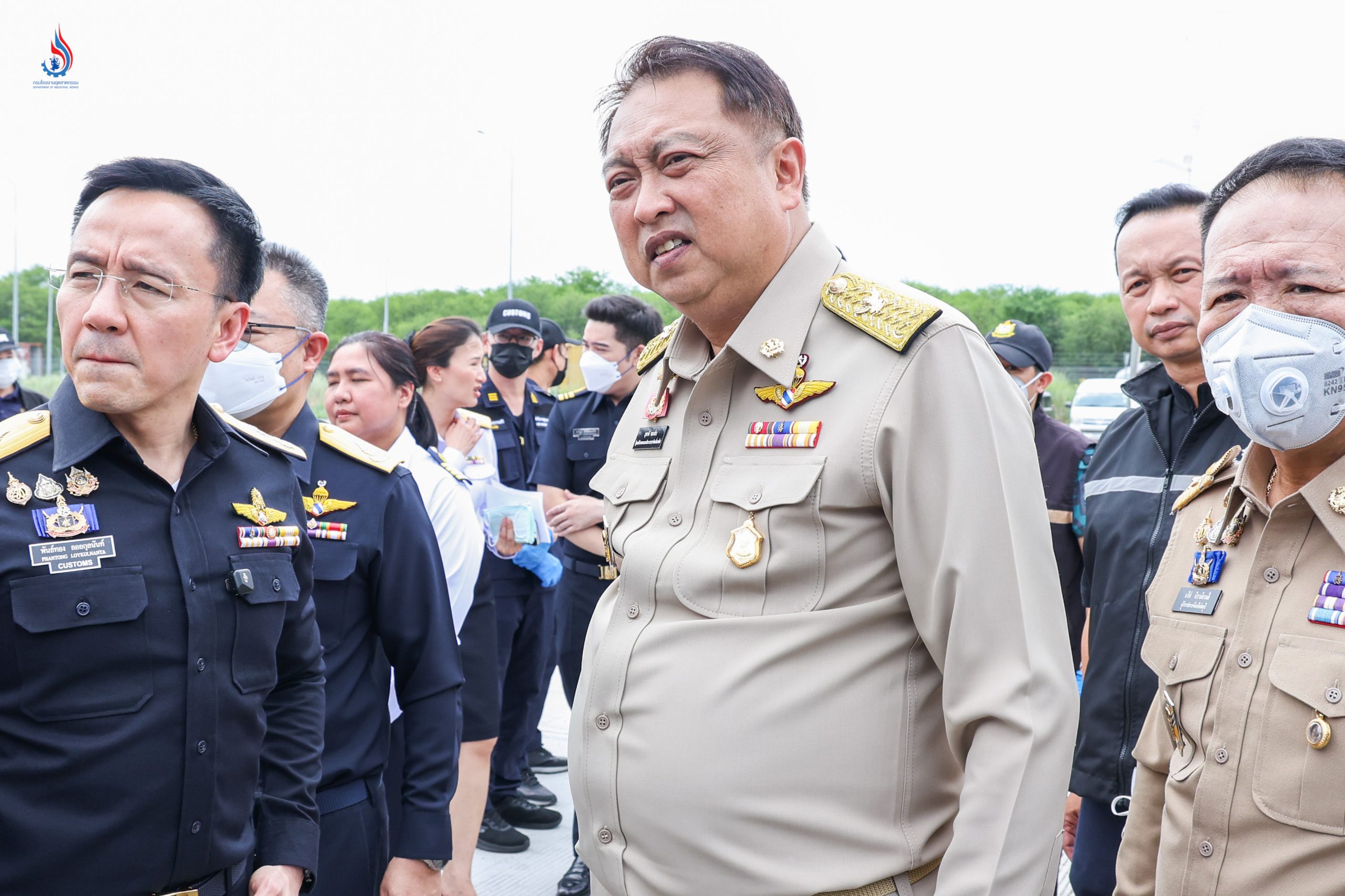 นายสุชาติ ชมกลิ่น รัฐมนตรีว่าการกระทรวงทรัพยากรธรรมชาติและสิ่งแวดล้อม