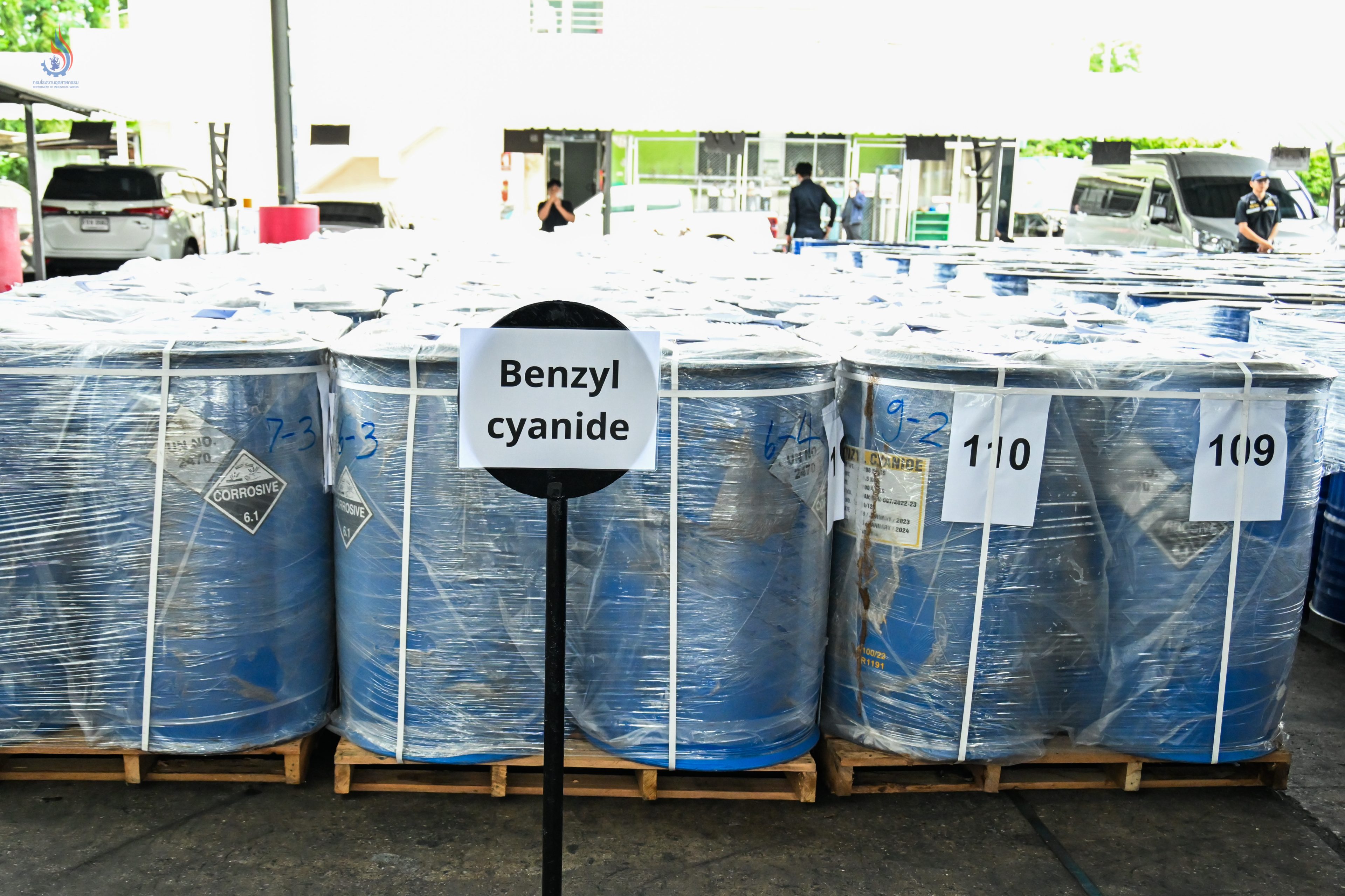 สารเบนซิลไซยาไนด์ (Benzyl Cyanide) จำนวน 120 ถัง น้ำหนักสุทธิ 24,000 กิโลกรัม ซึ่งด่านศุลกากรแม่สอดตรวจยึดจากการนำผ่านแดนไปยังสาธารณรัฐแห่งสหภาพเมียนมาโดยไม่ได้รับอนุญาตจากกรมโรงงานอุตสาหกรรม