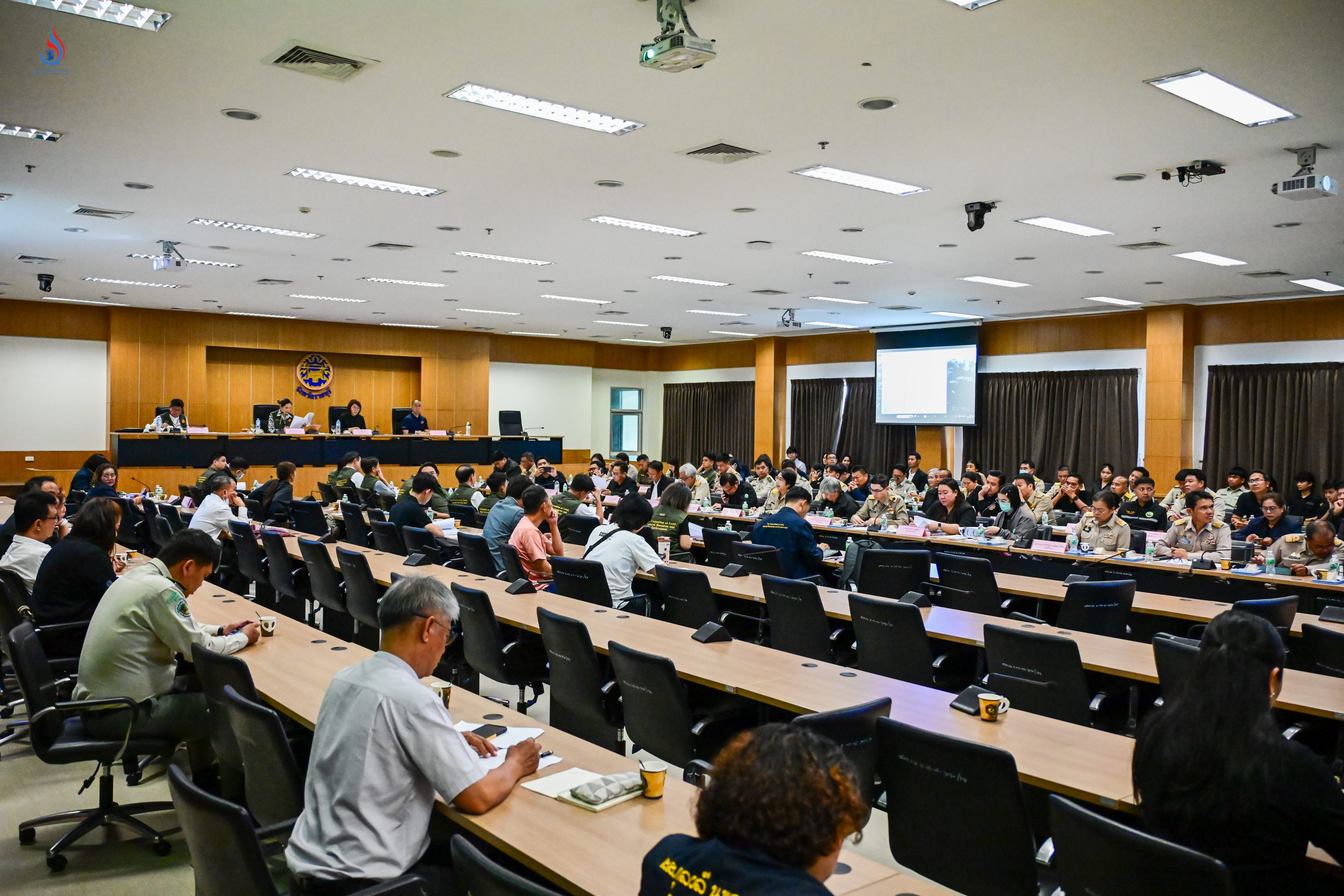 การประชุมหารือร่วมกับคณะกรรมาธิการการที่ดิน ทรัพยากรธรรมชาติและสิ่งแวดล้อม สภาผู้แทนราษฎร เพื่อแลกเปลี่ยนความคิดเห็นในการแก้ไขปัญหาที่ดิน การพัฒนาทรัพยากรธรรมชาติและสิ่งแวดล้อม และการช่วยเหลือสัตว์ป่าในพื้นที่จังหวัดราชบุรี รวมถึงการแก้ไขปัญหาและฟื้นฟูพื้นที่ปนเปื้อนมลพิษ กรณีบริษัท แวกซ์ กาเบ็จ รีไซเคิล เซ็นเตอร์ จำกัด