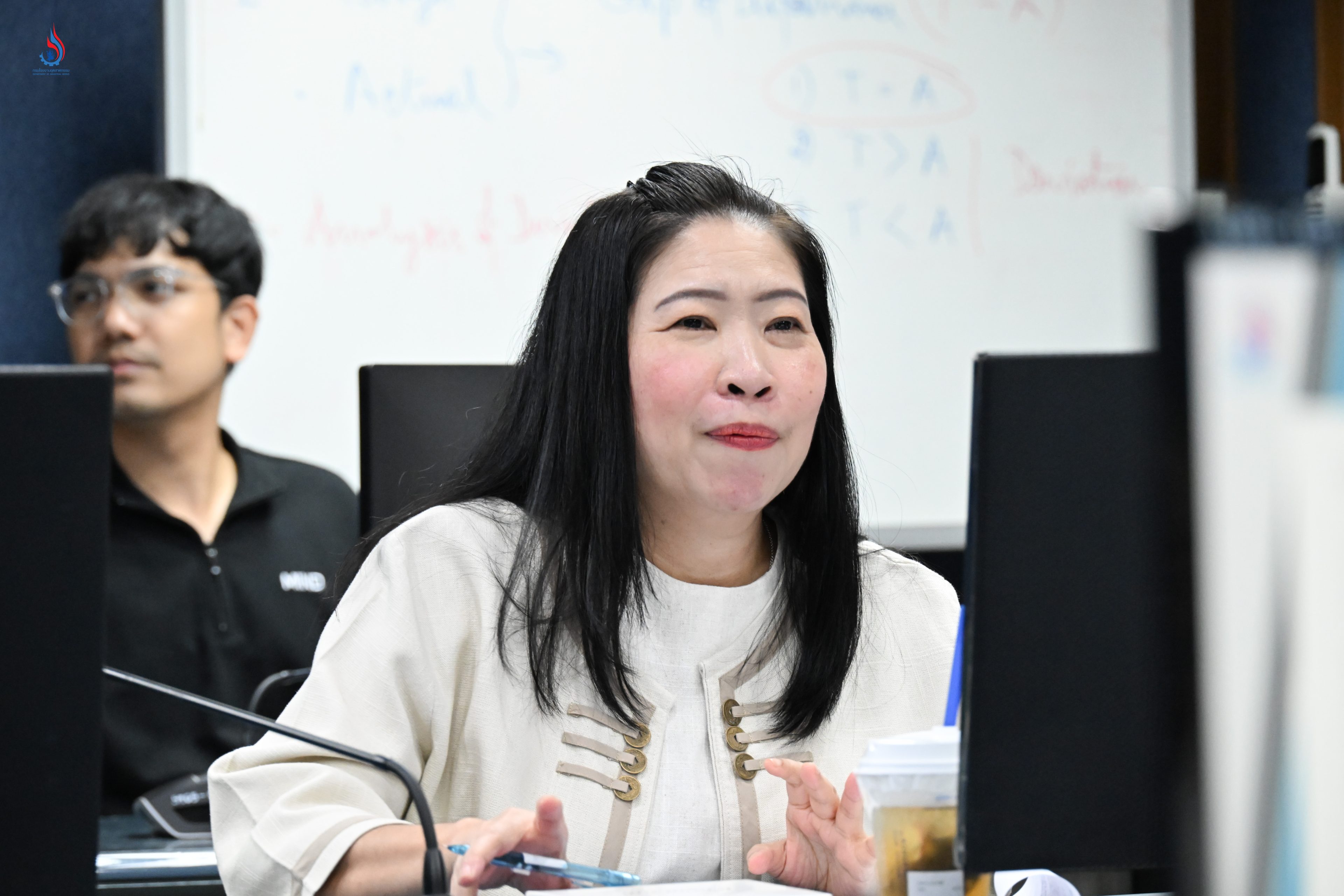 นางสาวนวพร สงวนหมู่ ผู้อำนวยการกองบริหารจัดการกากอุตสาหกรรม
