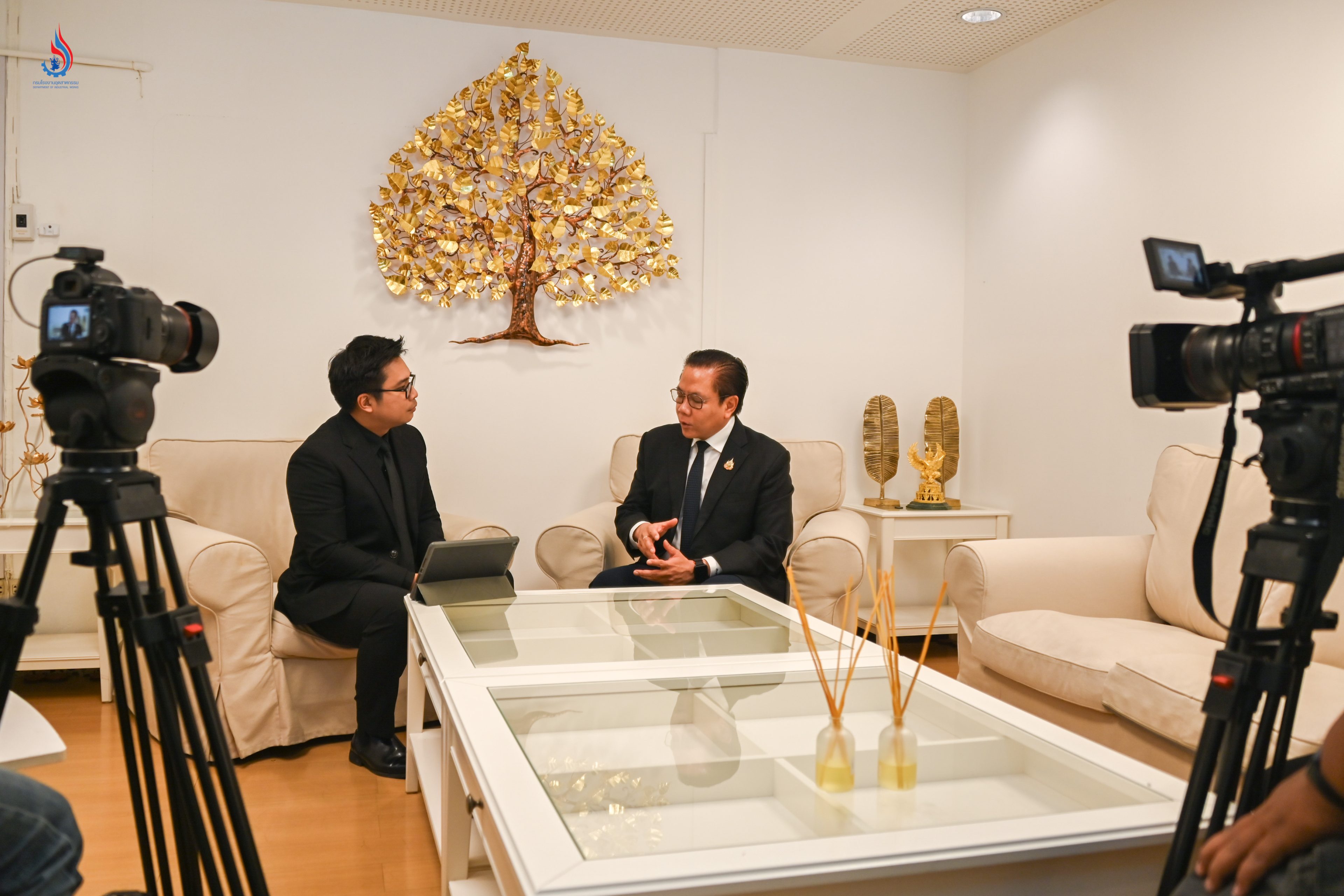 สัมภาษณ์พิเศษรายการ “กะเทาะเปลือกคอร์รัปชัน” ณ อาคารกรมโรงงานอุตสาหกรรม