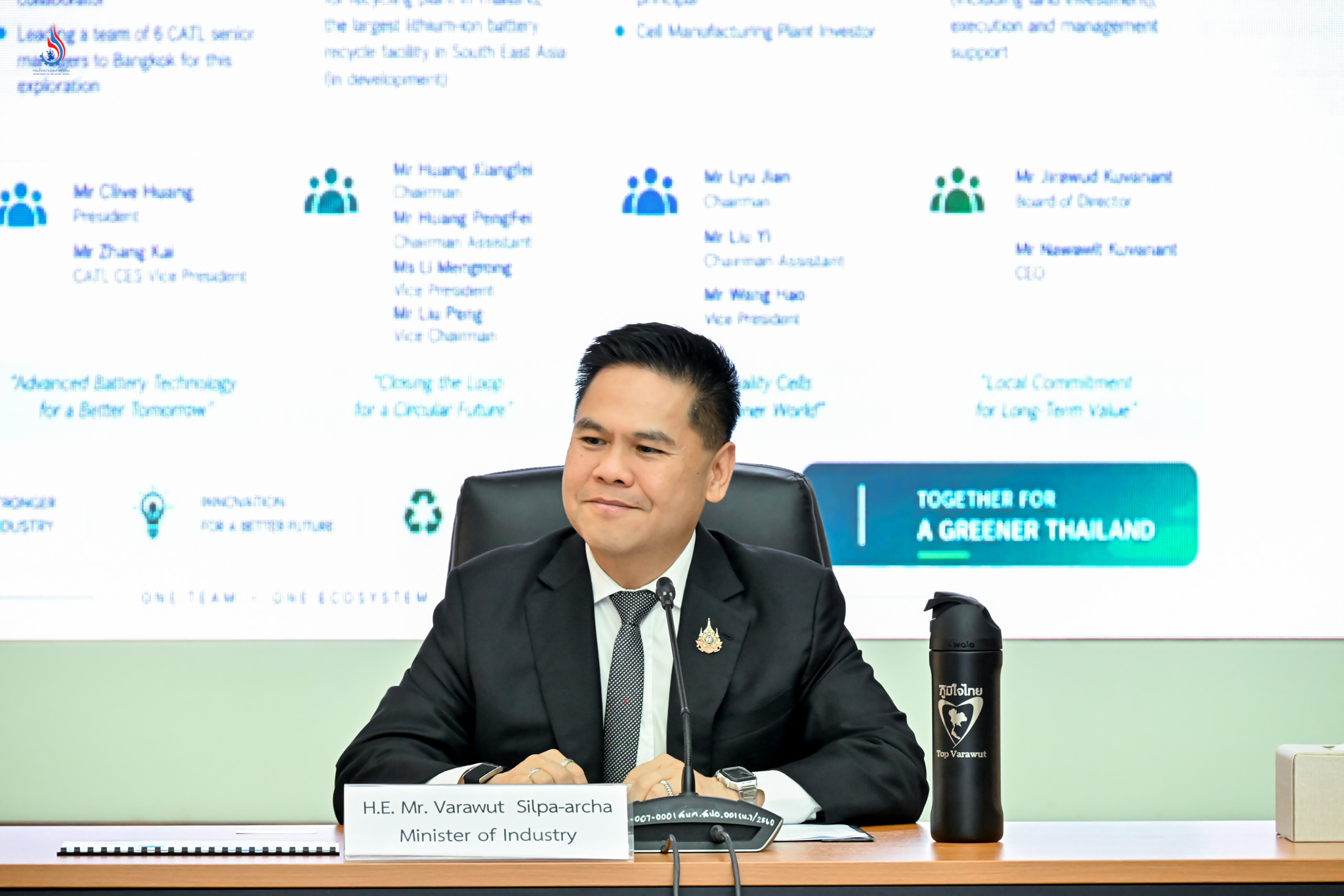 นายวราวุธ ศิลปอาชา รัฐมนตรีว่าการกระทรวงอุตสาหกรรม