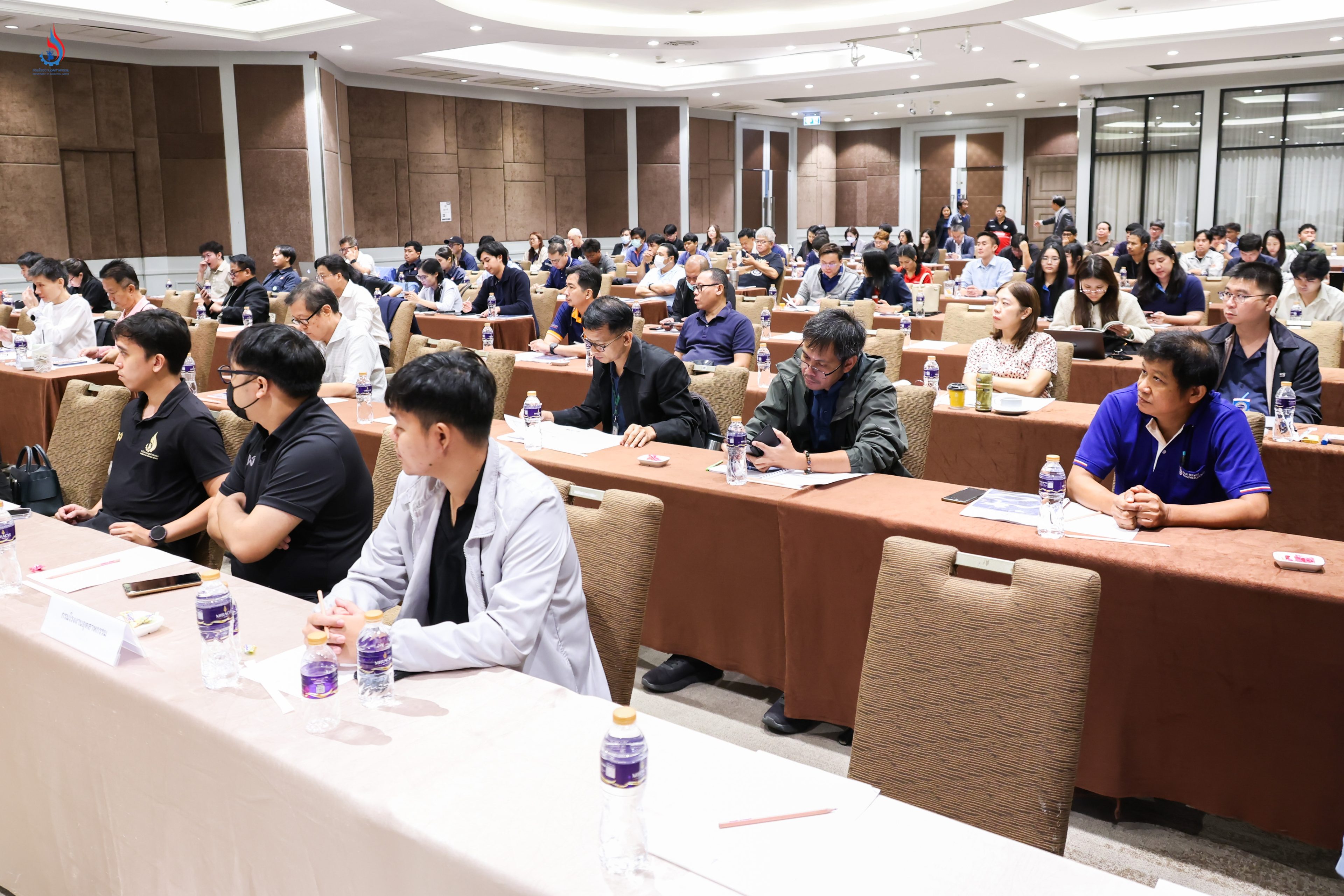 ภายในงานมีการบรรยายหัวข้อ “From Breakdown to Breakthrough: พลิกเครื่องจักรจากต้นทุนสู่กำไรด้วย TPM & OEE”