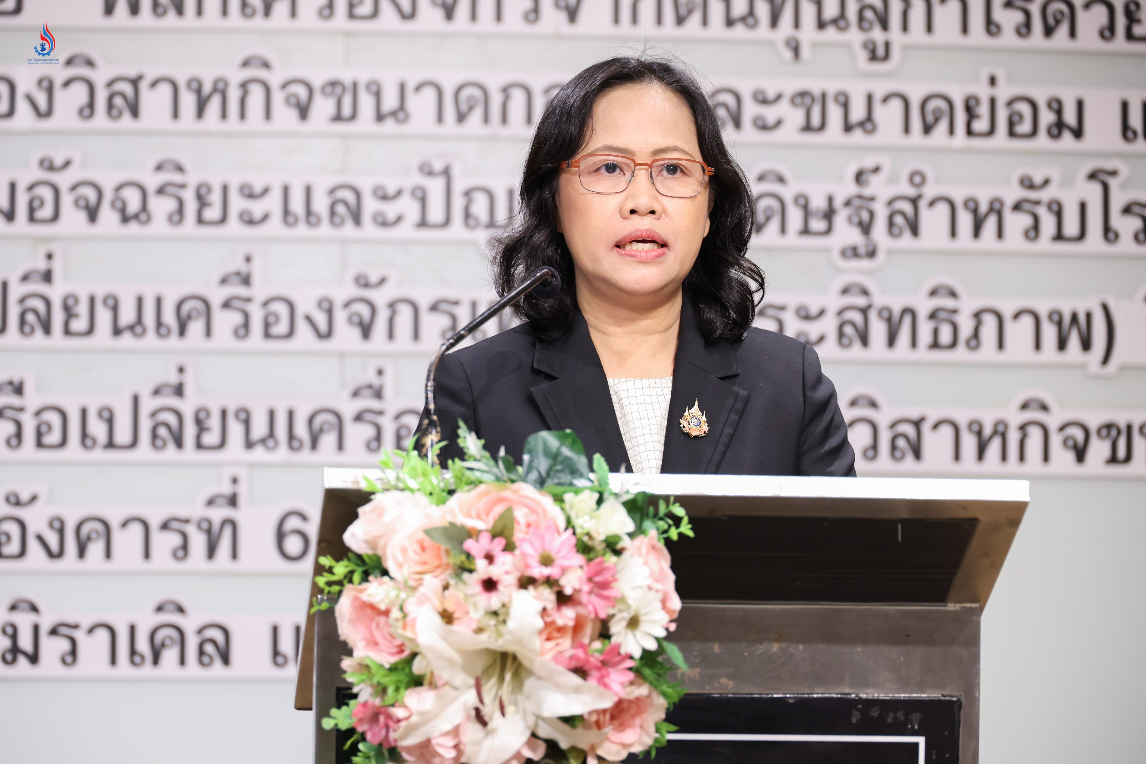 นางอลิสรา รังษีภโนดร ผู้อำนวยการสำนักงานทะเบียนเครื่องจักรกลาง