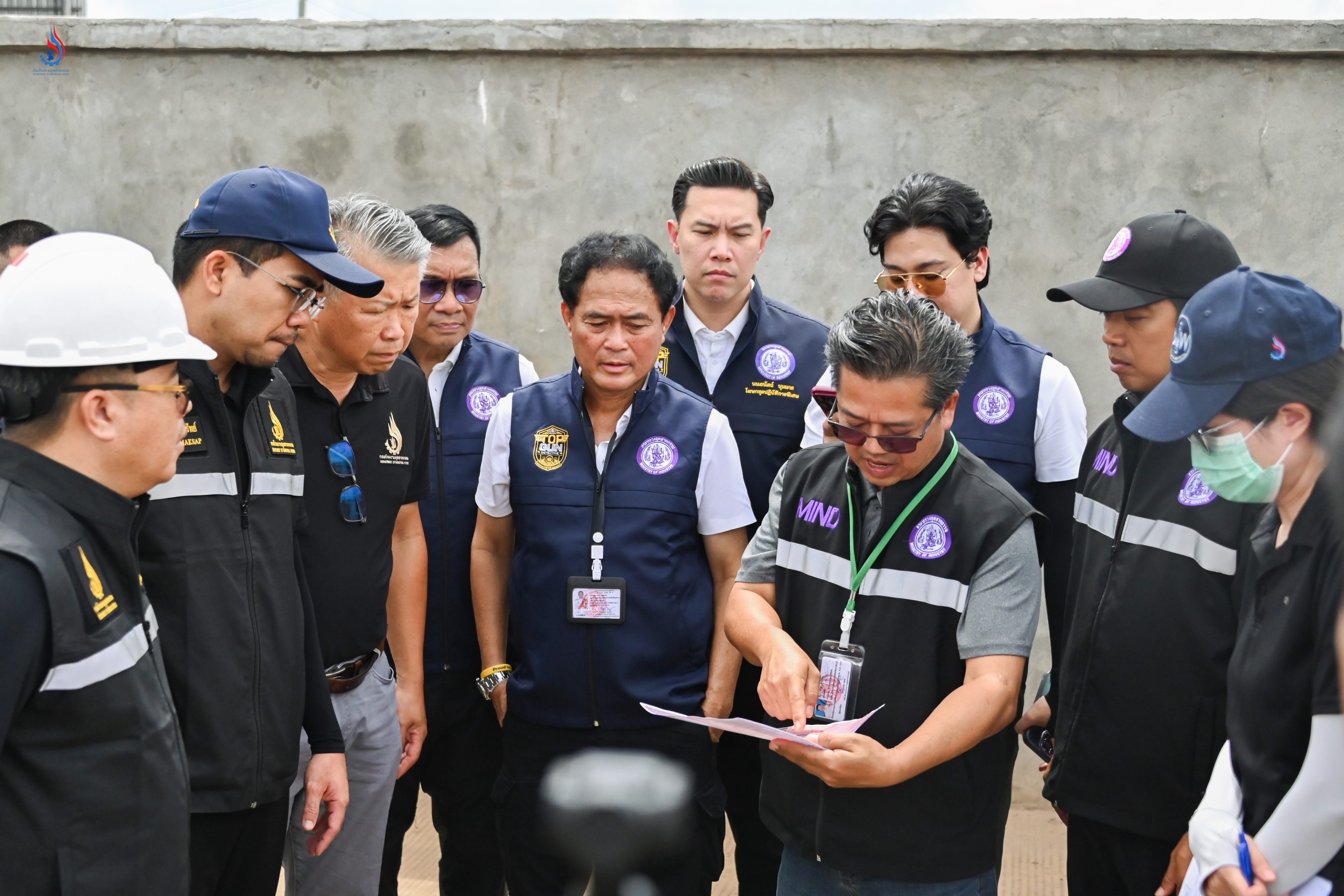 กรมโรงงานอุตสาหกรรม ร่วมชุดปฏิบัติการพิเศษท็อปกัน นำโดย พลเอก นักรบ บุญบัวทอง หัวหน้าชุดปฏิบัติการพิเศษท็อปกัน คณะทำงานรัฐมนตรีว่าการกระทรวงอุตสาหกรรม และ สอจ.ปราจีนบุรี ลงพื้นที่ตรวจสอบ