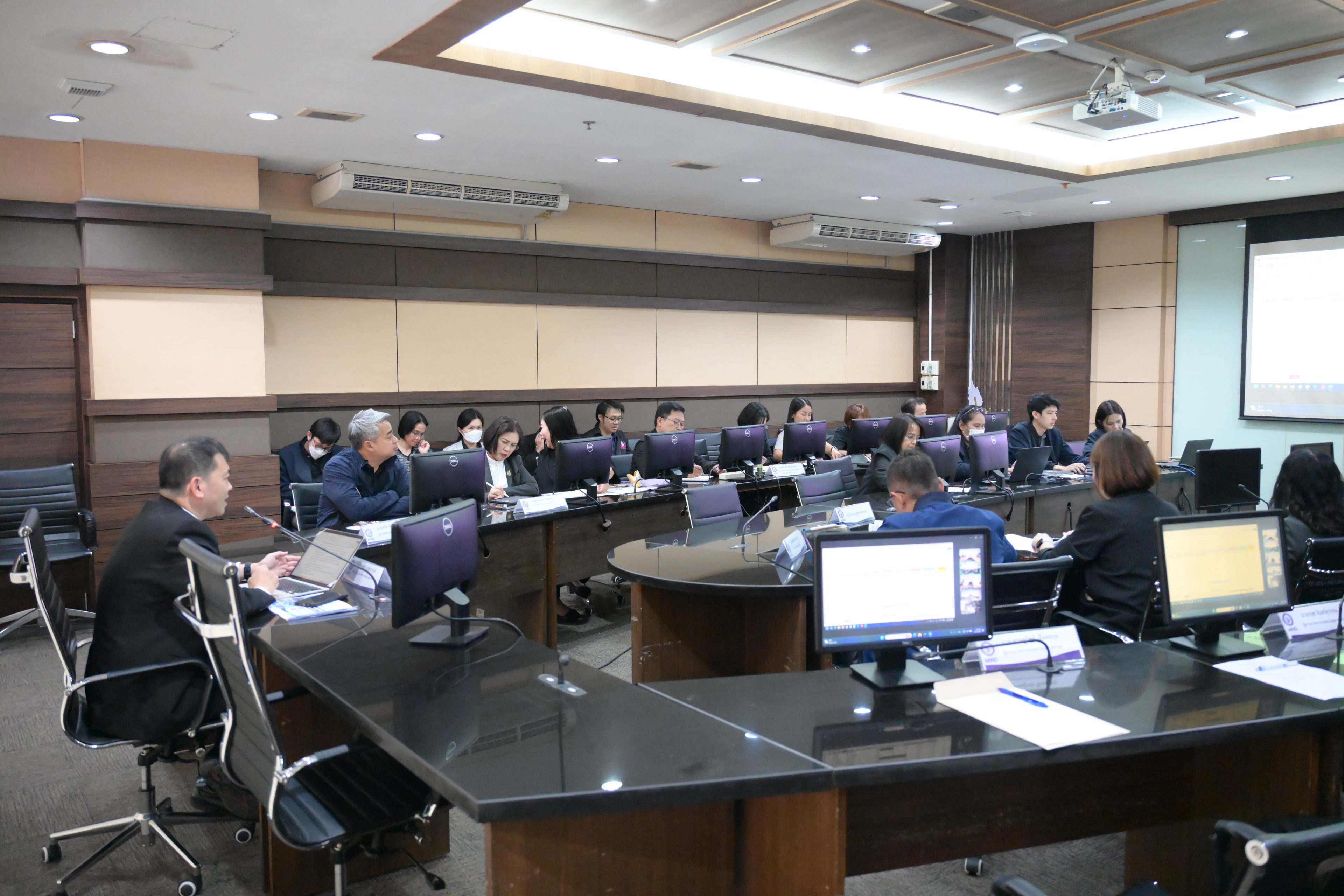 ประชุมหารือแนวทางการตรวจสอบโรงงานอุตสาหกรรม ประเภทลำดับที่ 105 และ 106 ตามนโยบายรัฐมนตรีว่าการกระทรวงอุตสาหกรรม (นายวราวุธ ศิลปอาชา) 